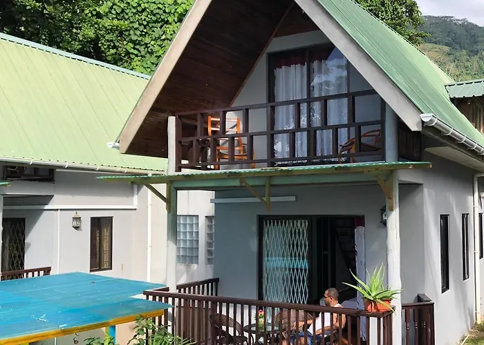 Riviere Self Catering Beau Vallon (Mahe)